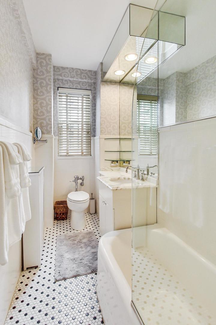 1120 N Lake Shore Drive Unit: 16B