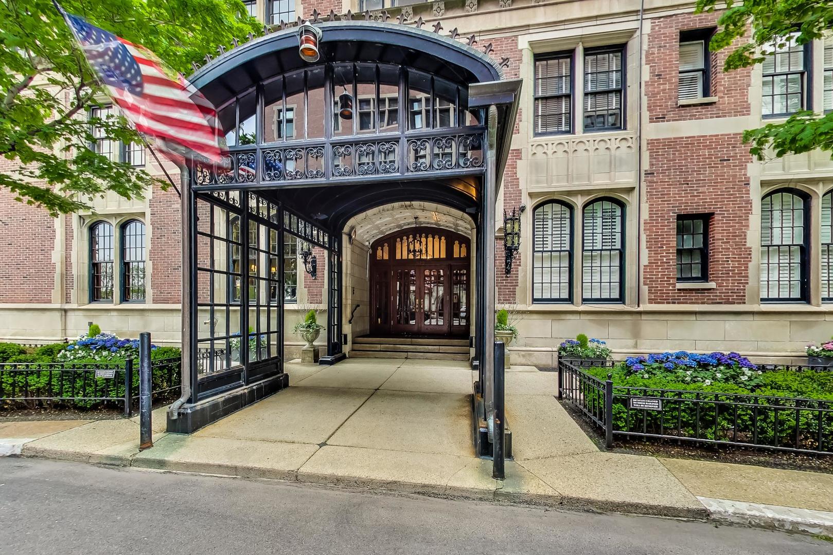 1120 N Lake Shore Drive Unit: 16B