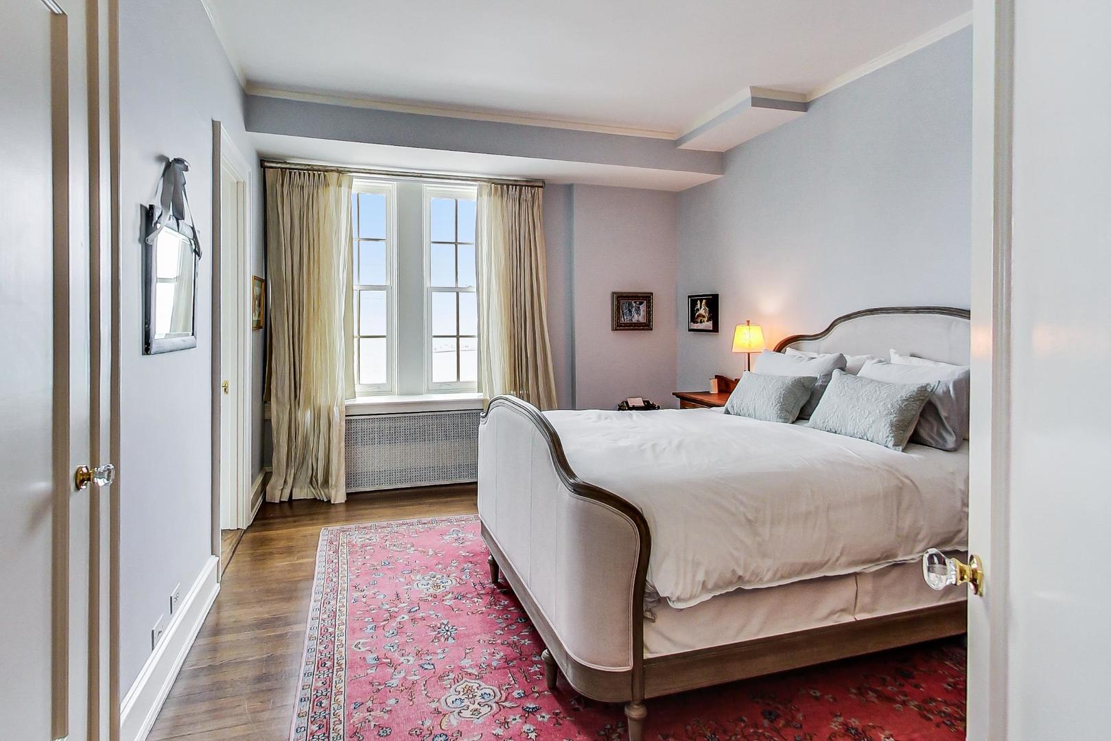 1120 N Lake Shore Drive Unit: 16B