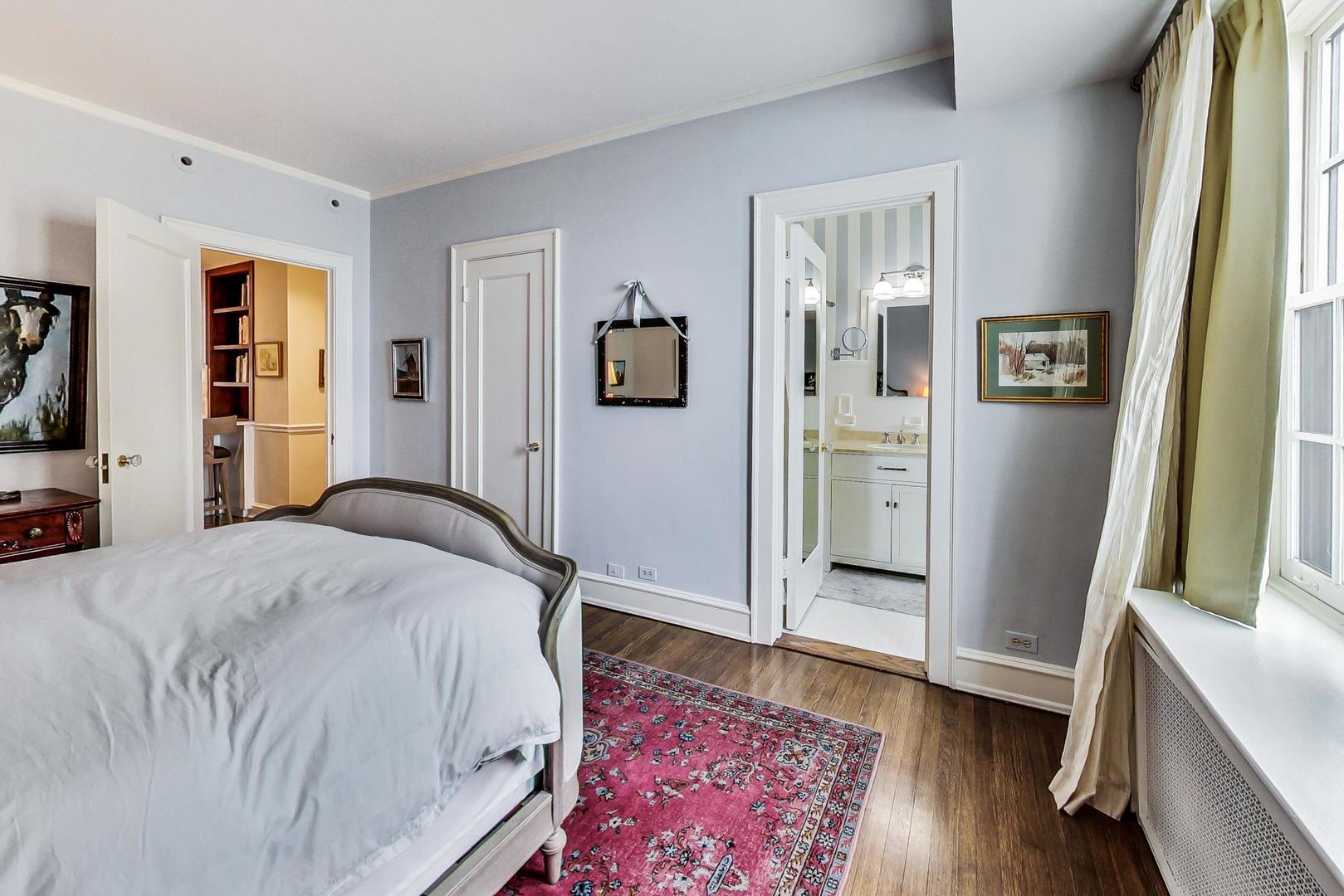 1120 N Lake Shore Drive Unit: 16B