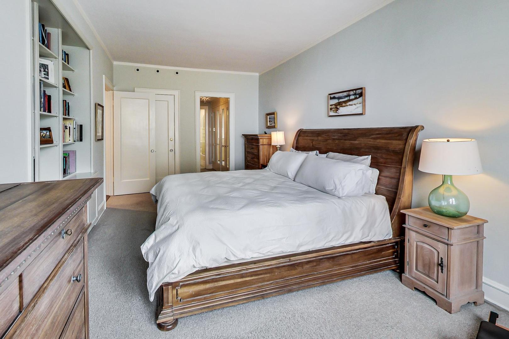 1120 N Lake Shore Drive Unit: 16B