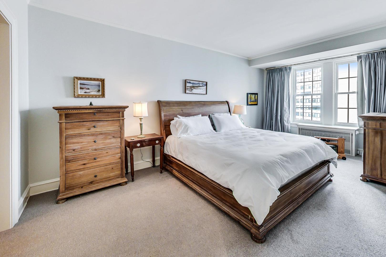 1120 N Lake Shore Drive Unit: 16B
