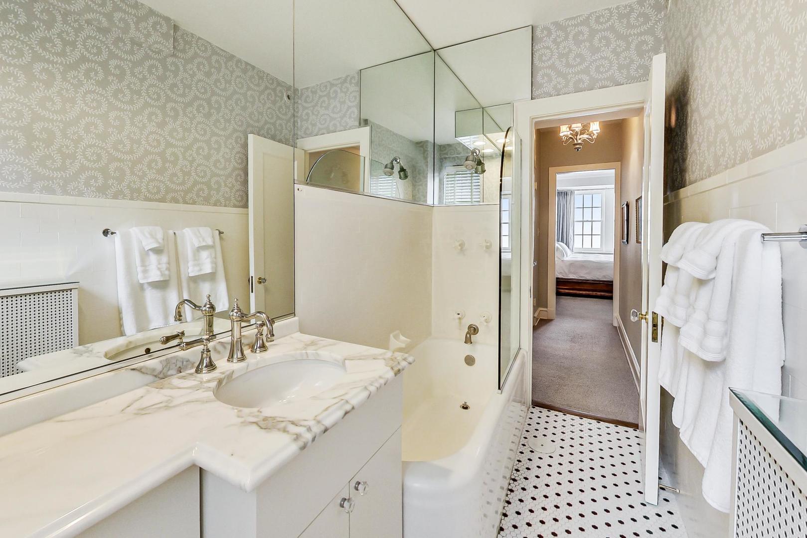 1120 N Lake Shore Drive Unit: 16B