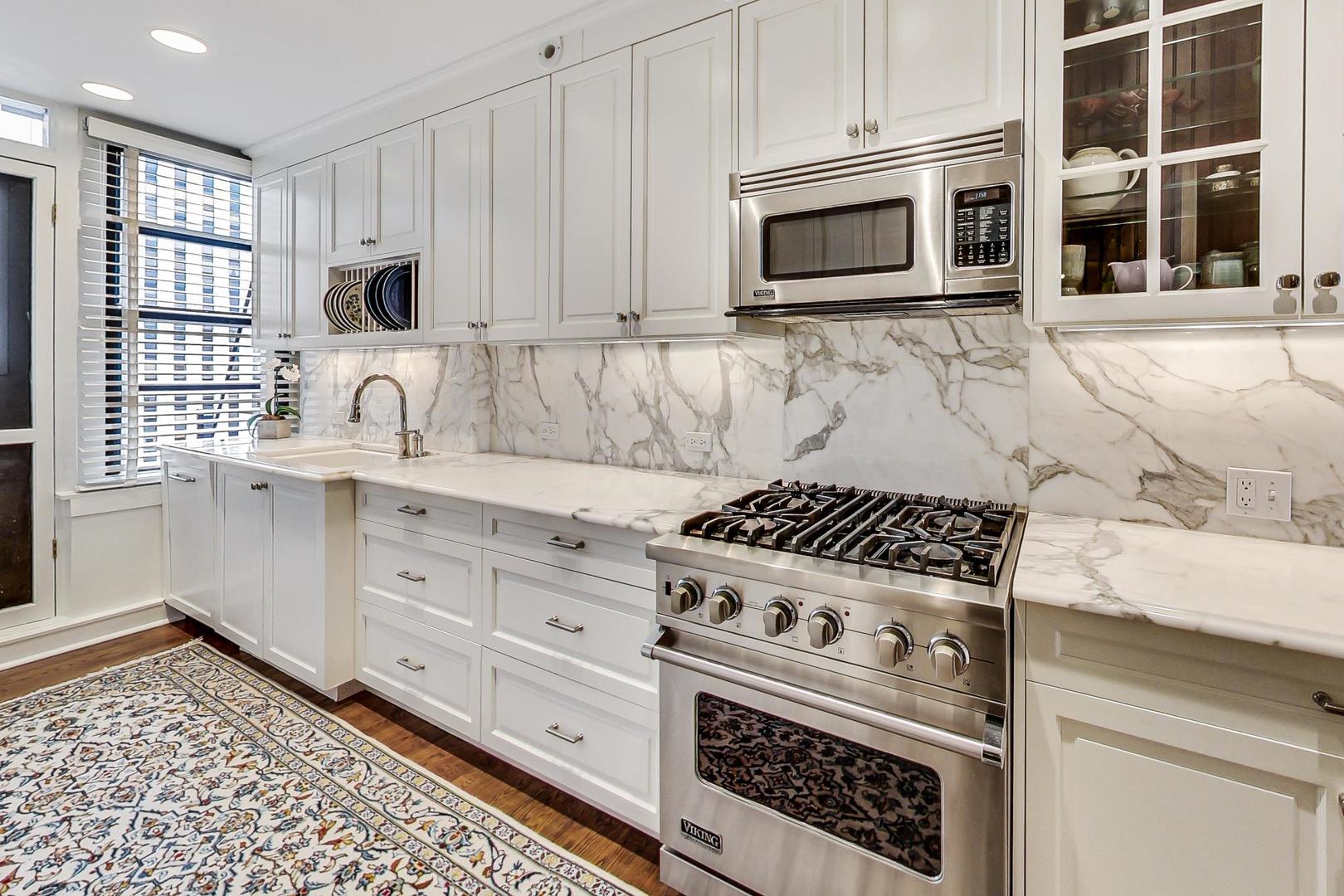 1120 N Lake Shore Drive Unit: 16B