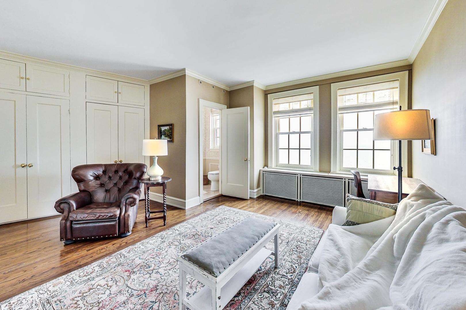 1120 N Lake Shore Drive Unit: 16B