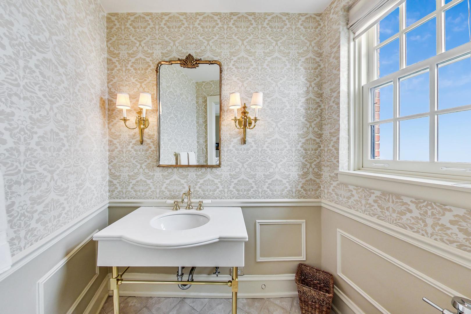 1120 N Lake Shore Drive Unit: 16B