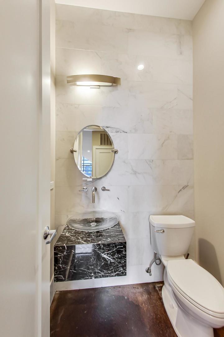 813 W Fulton Market Unit: 2
