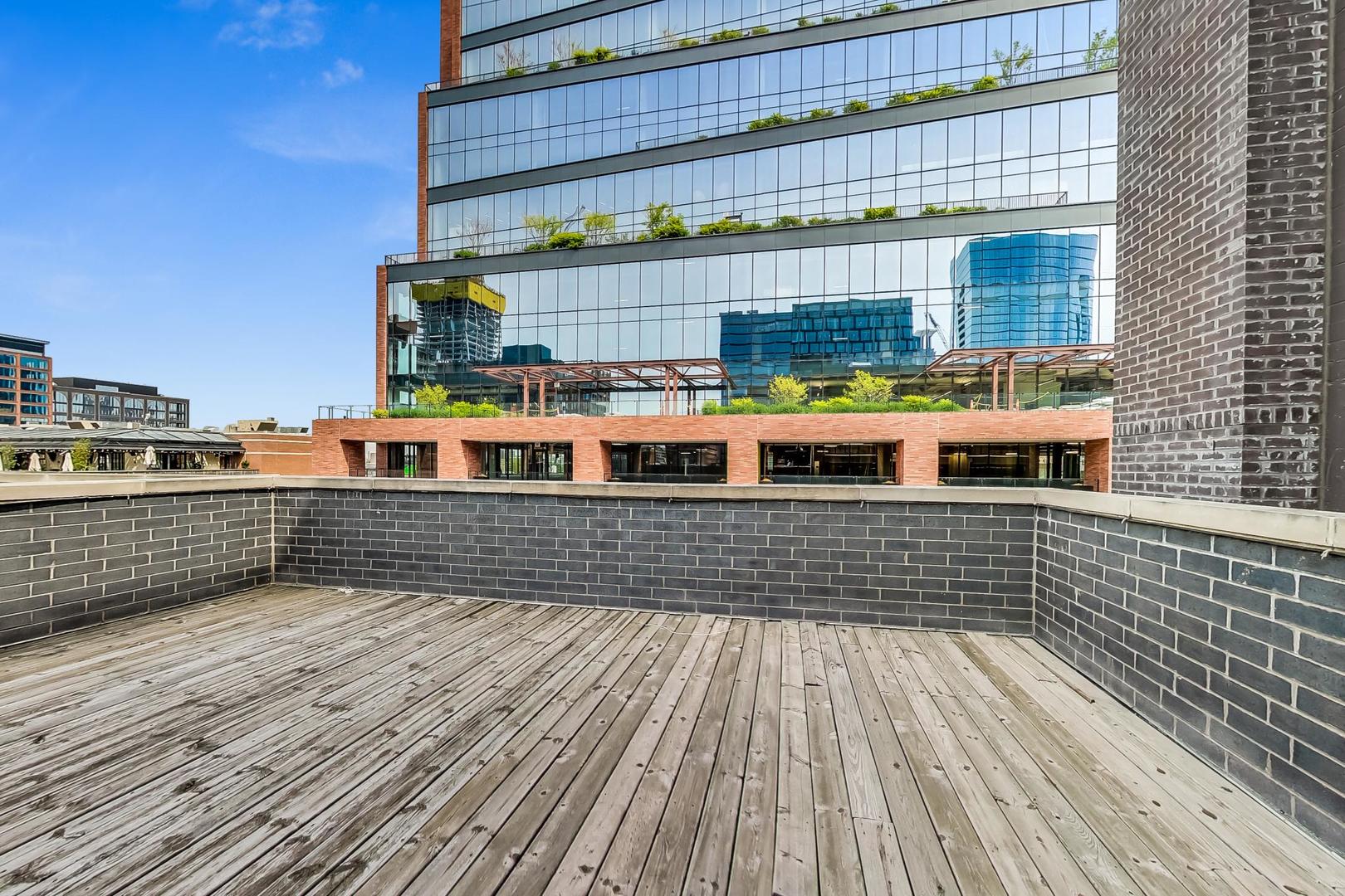 813 W Fulton Market Unit: 2