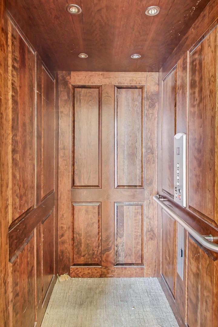 813 W Fulton Market Unit: 2