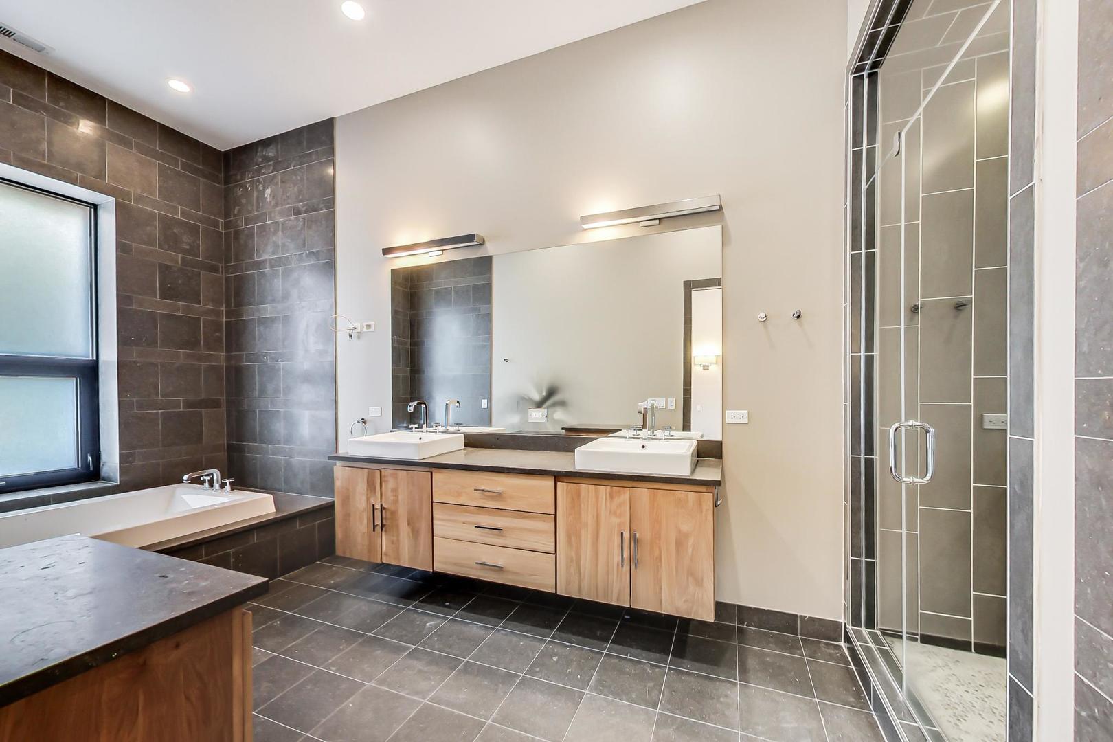 813 W Fulton Market Unit: 2