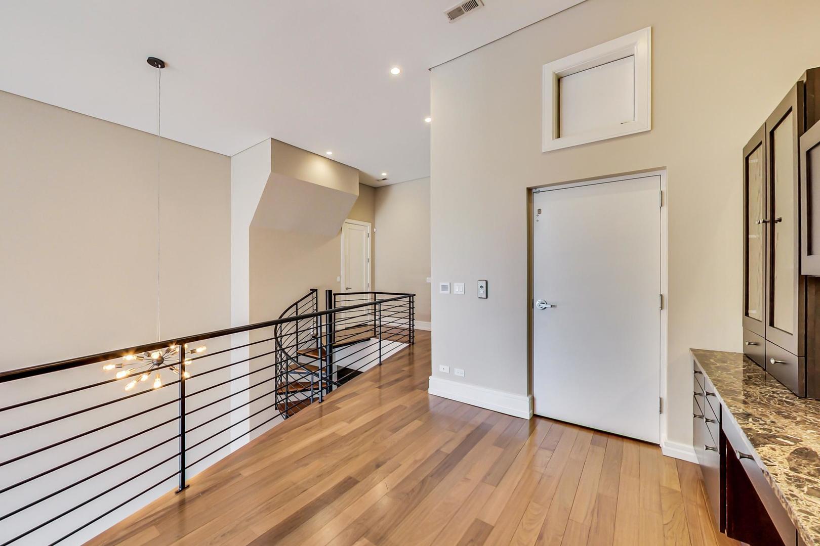 813 W Fulton Market Unit: 2
