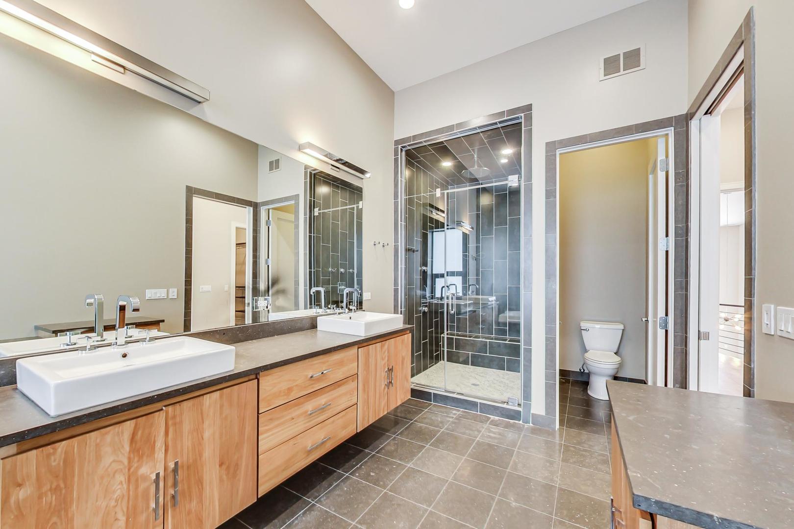 813 W Fulton Market Unit: 2