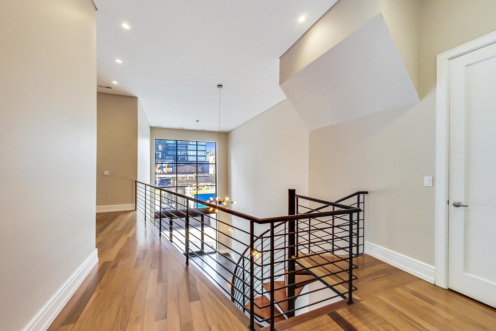813 W Fulton Market Unit: 2