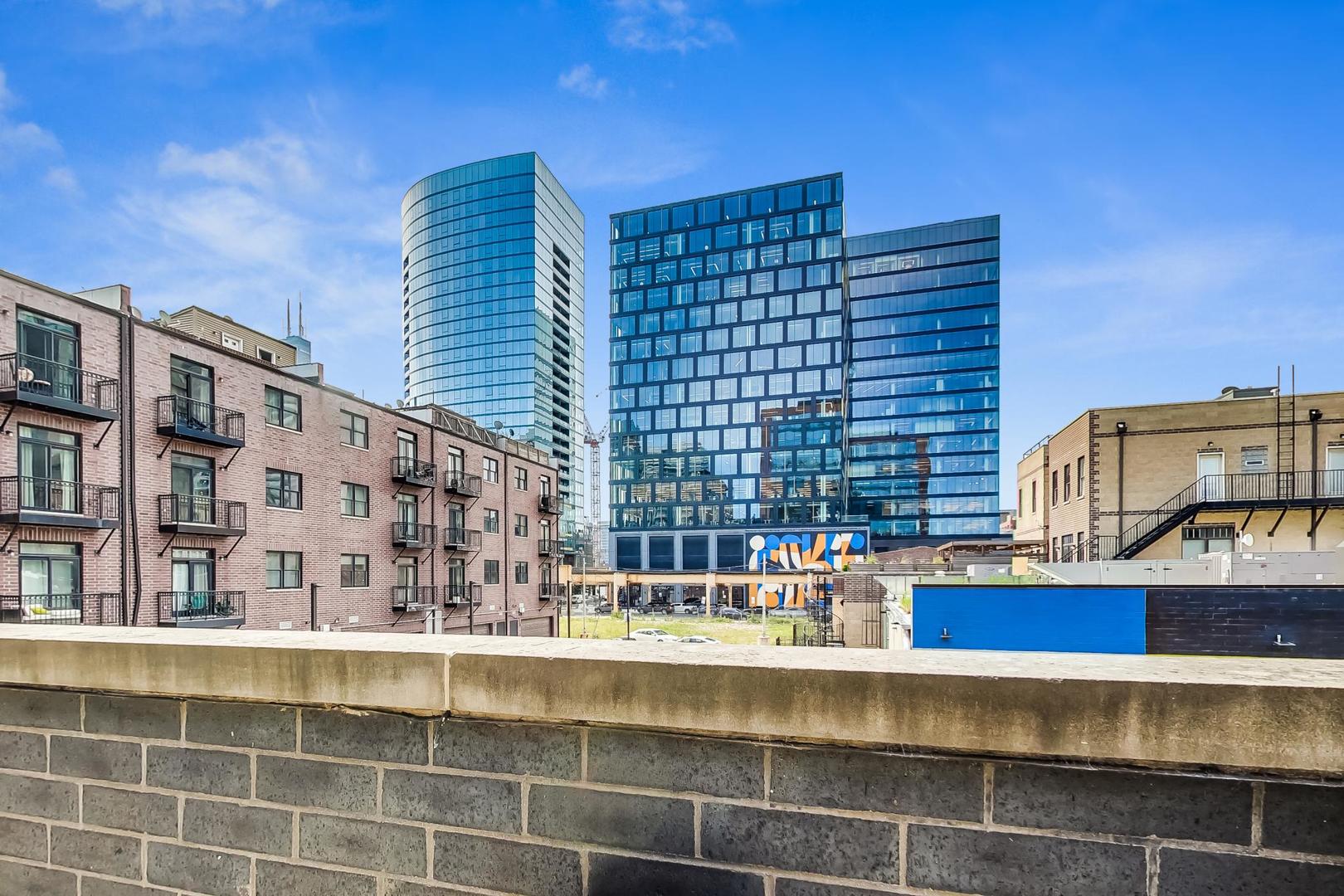 813 W Fulton Market Unit: 2