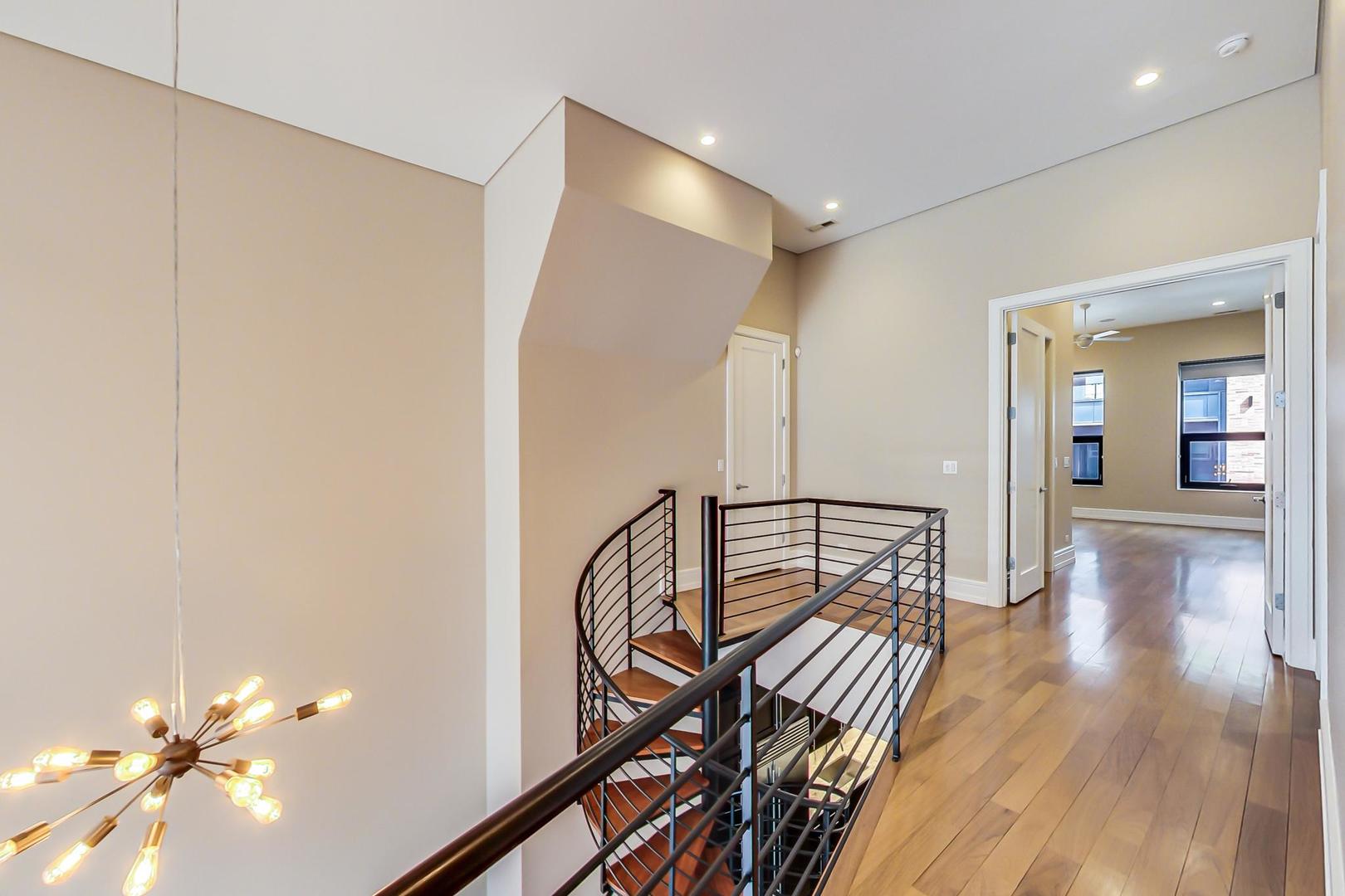 813 W Fulton Market Unit: 2