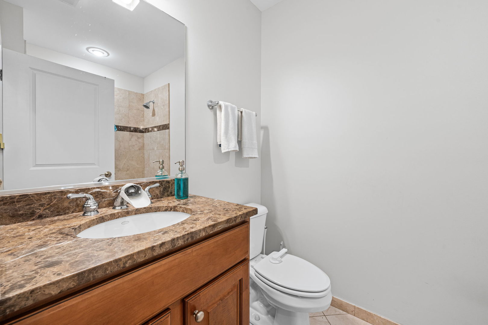 3823 N Ashland Avenue Unit: 201