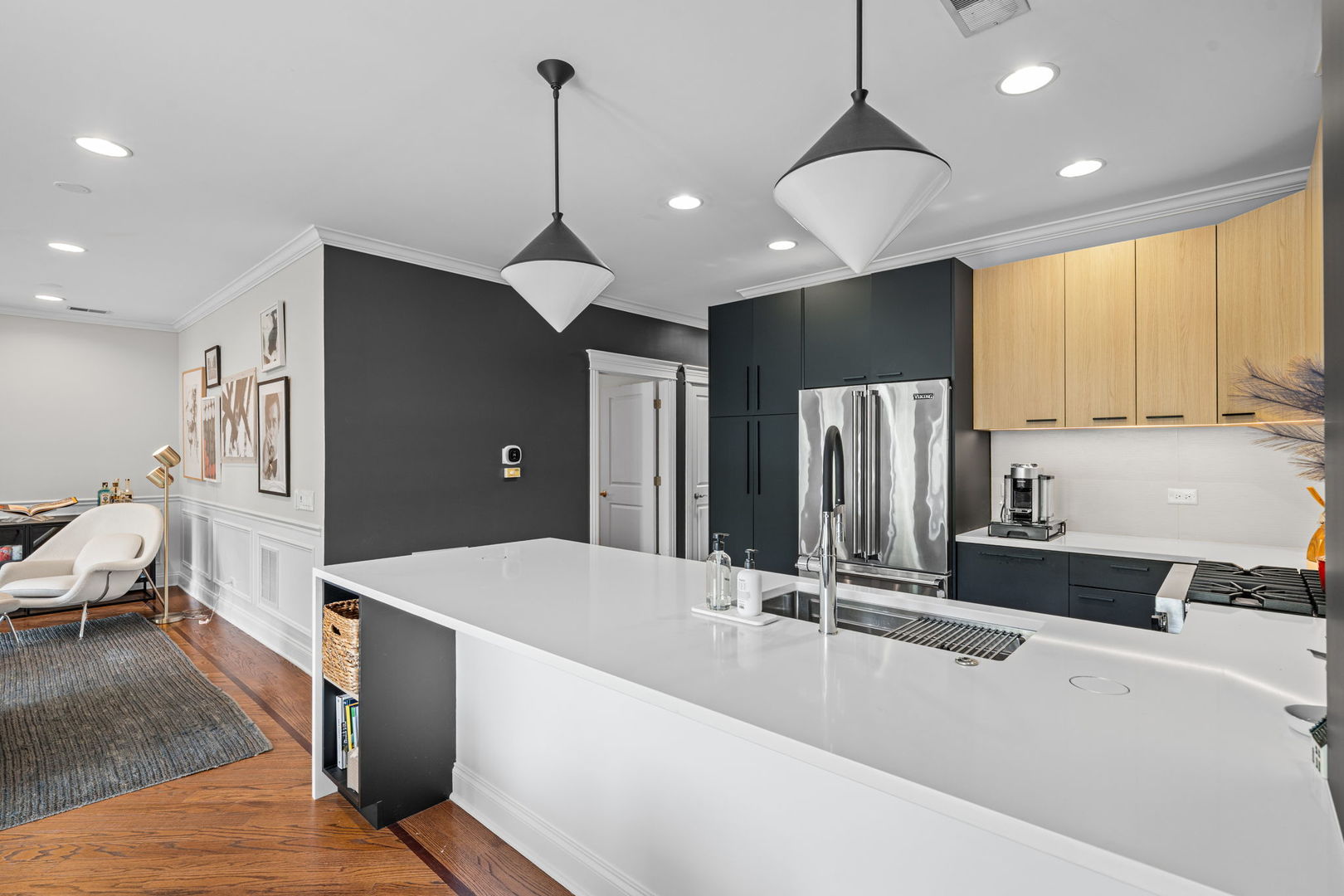 3823 N Ashland Avenue Unit: 201