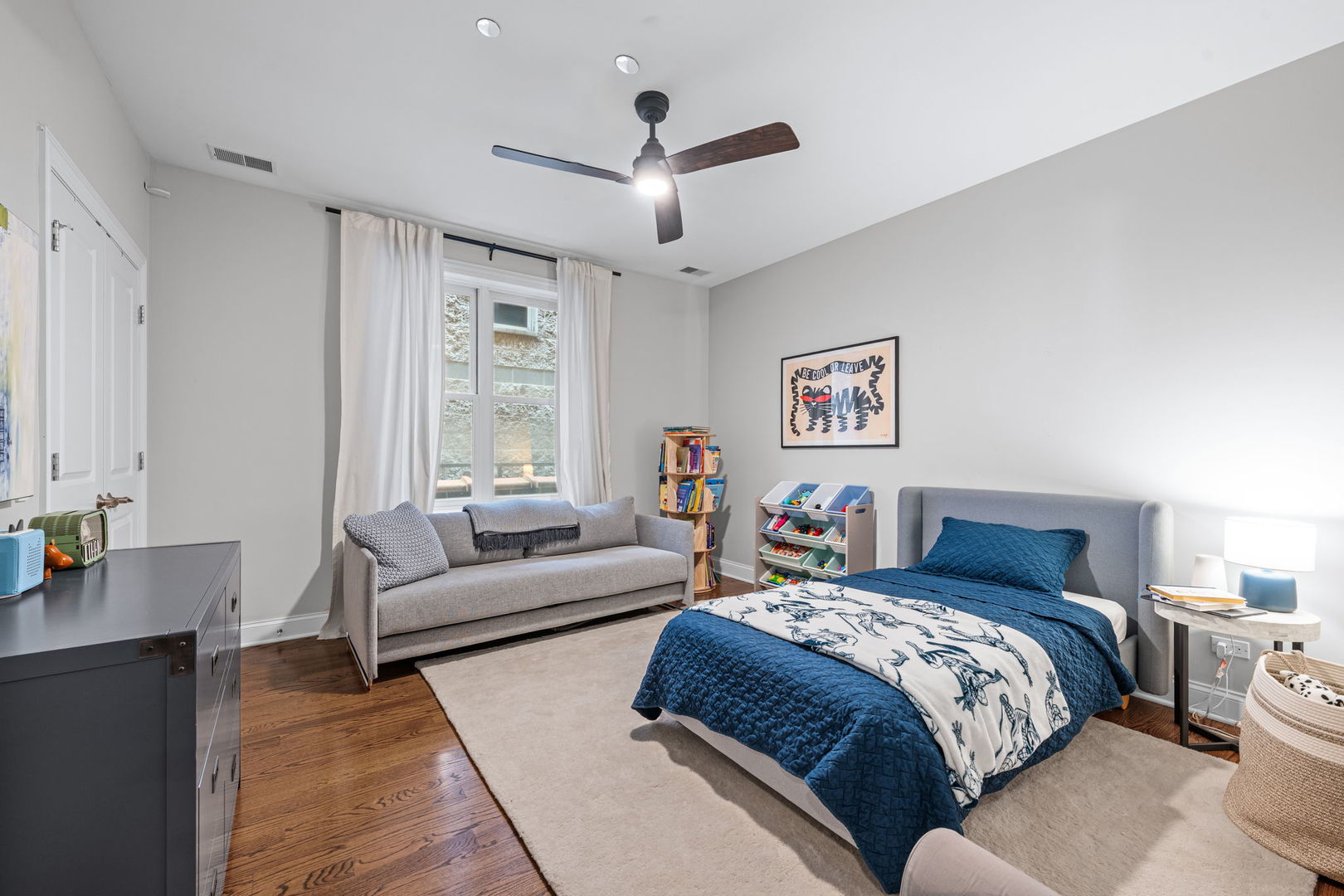3823 N Ashland Avenue Unit: 201