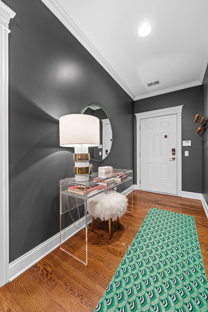 3823 N Ashland Avenue Unit: 201