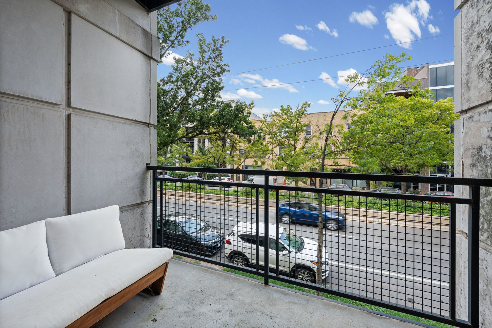 3823 N Ashland Avenue Unit: 201