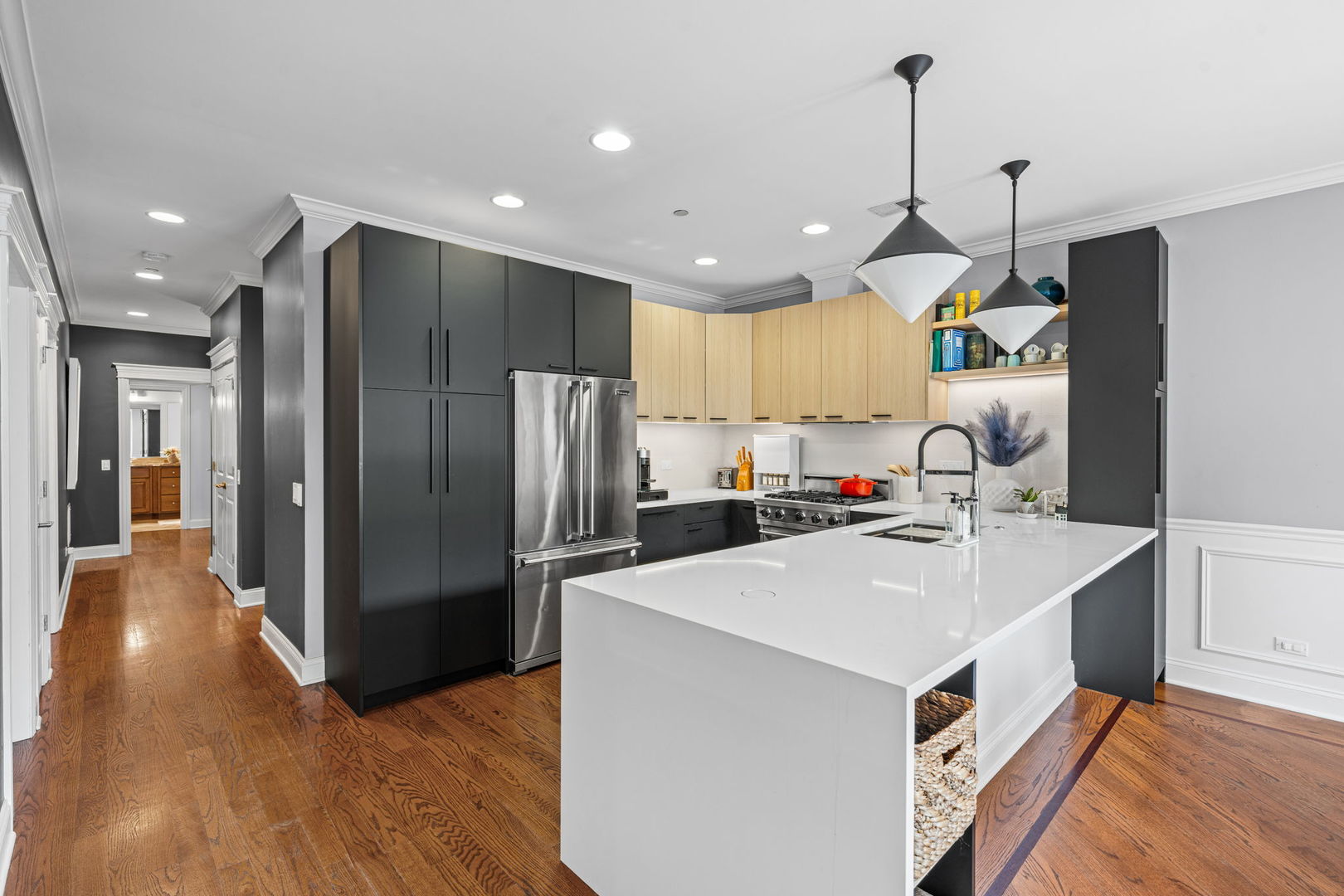 3823 N Ashland Avenue Unit: 201