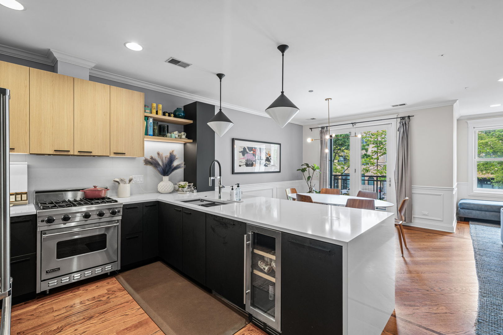 3823 N Ashland Avenue Unit: 201