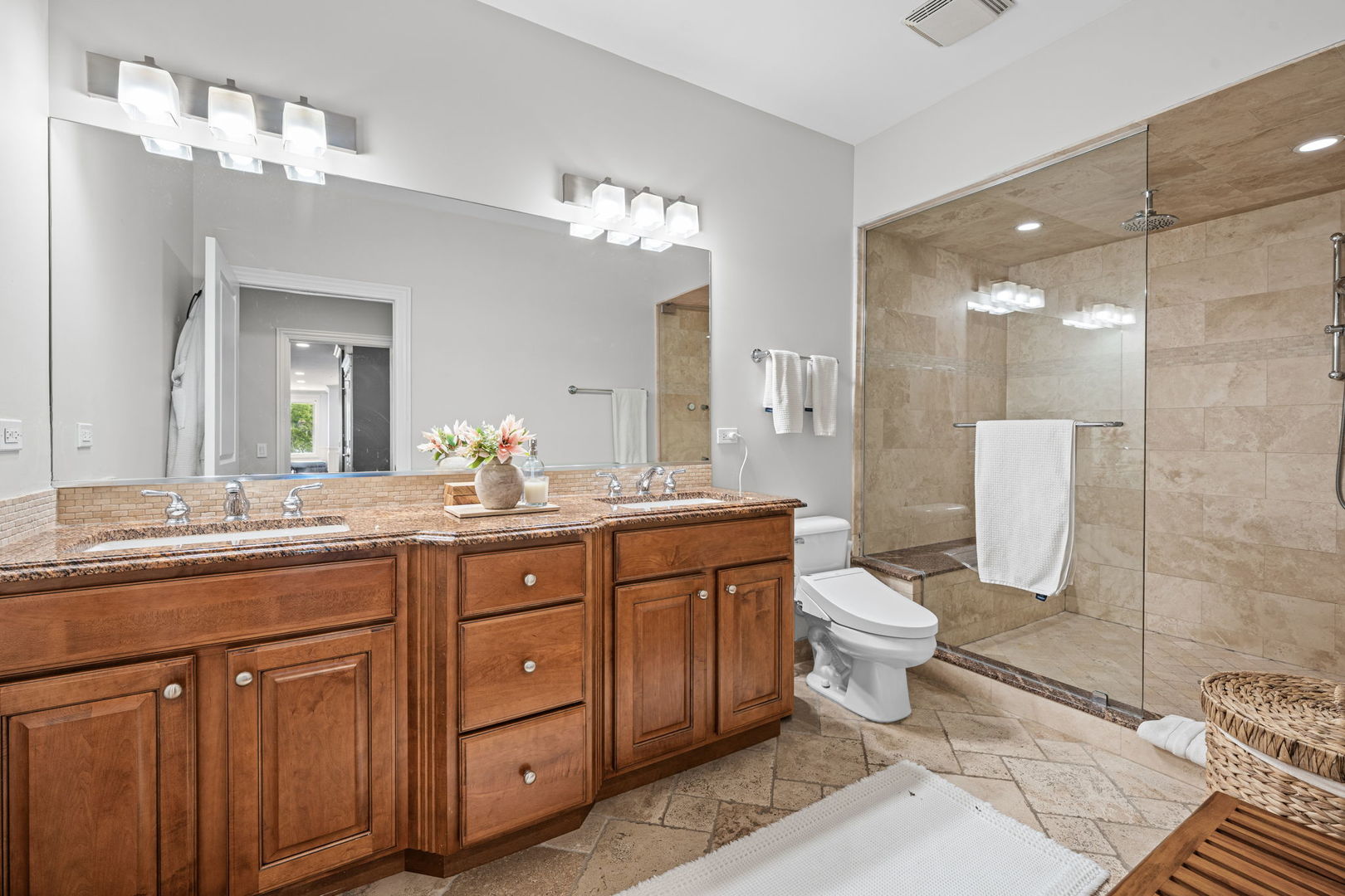3823 N Ashland Avenue Unit: 201