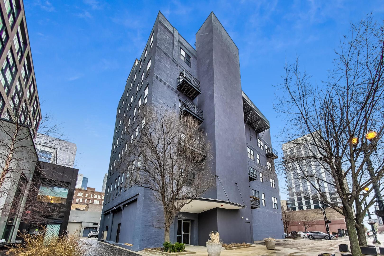 626 W Randolph Street Unit: 302