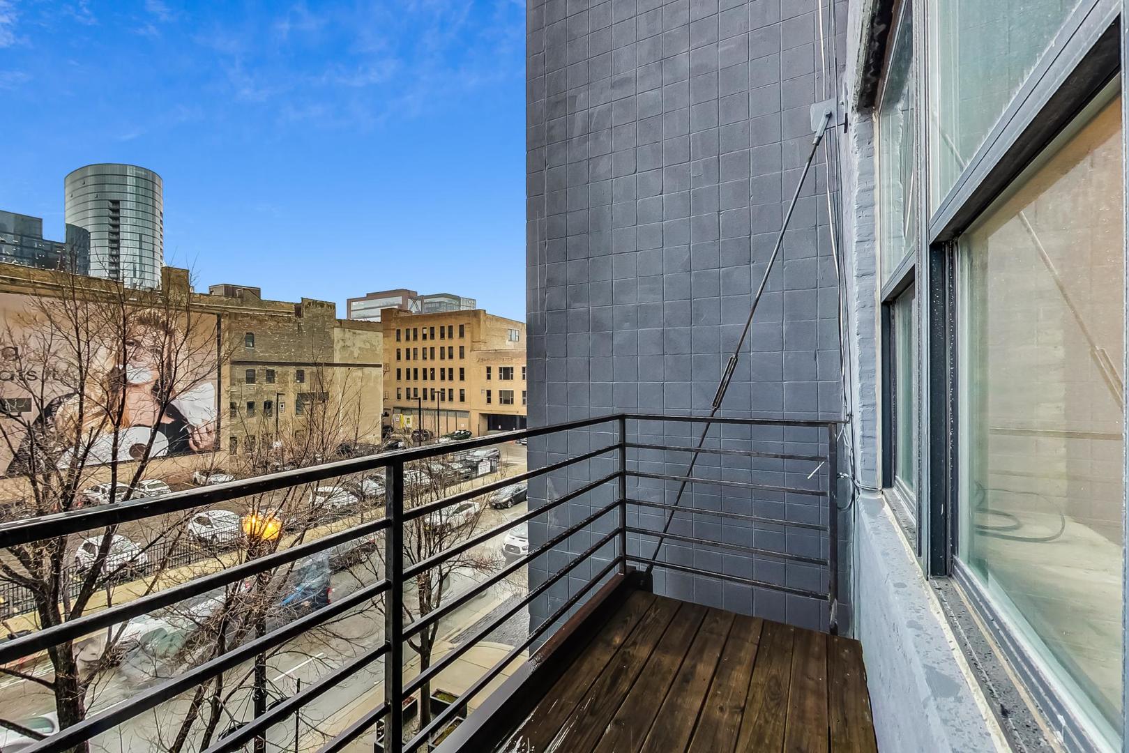 626 W Randolph Street Unit: 302