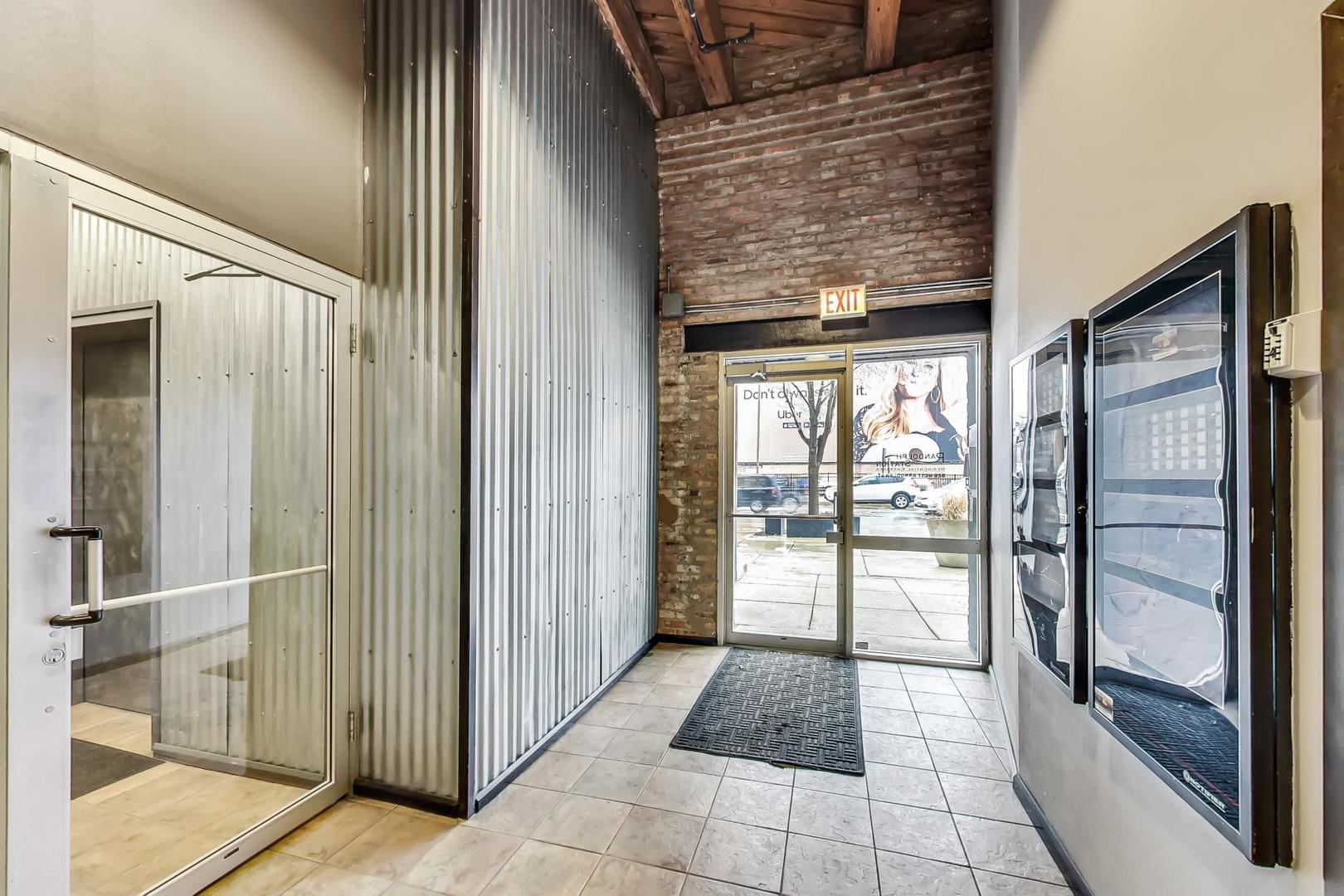 626 W Randolph Street Unit: 302