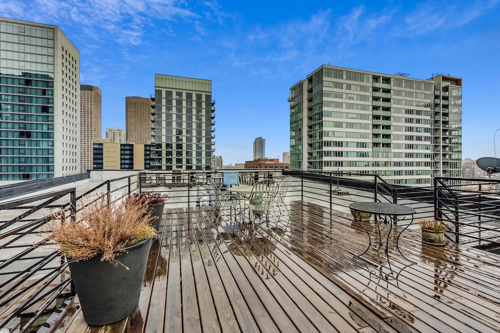 626 W Randolph Street Unit: 302