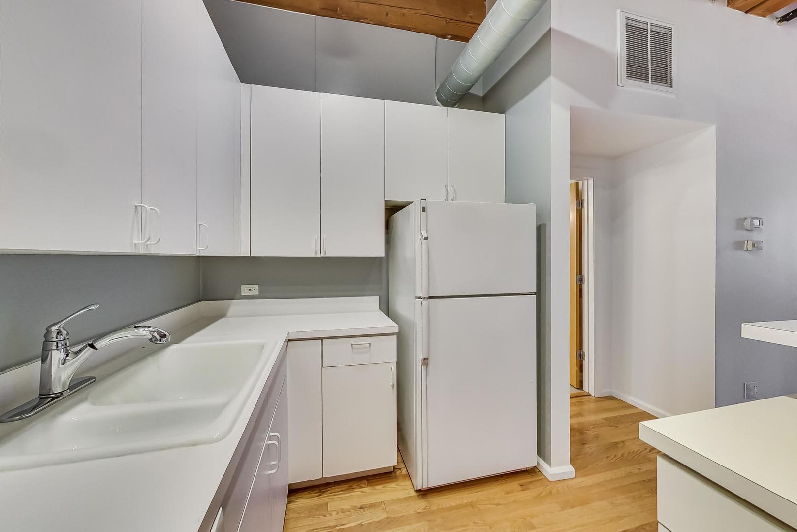 626 W Randolph Street Unit: 302