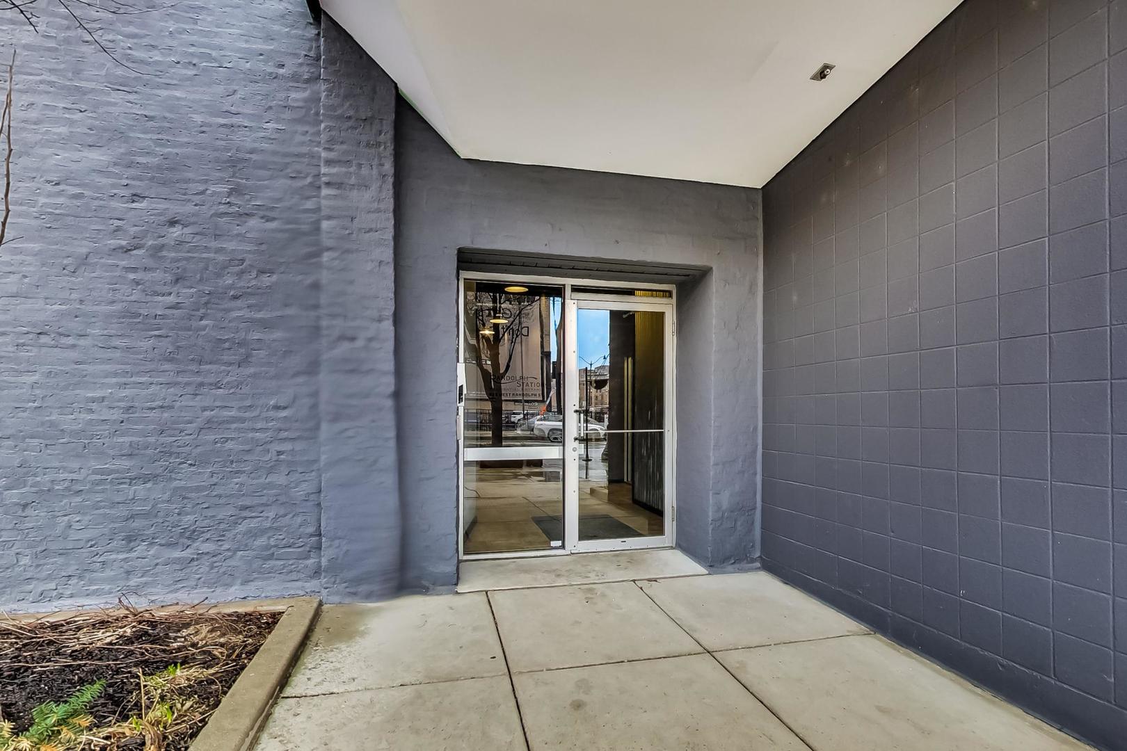 626 W Randolph Street Unit: 302