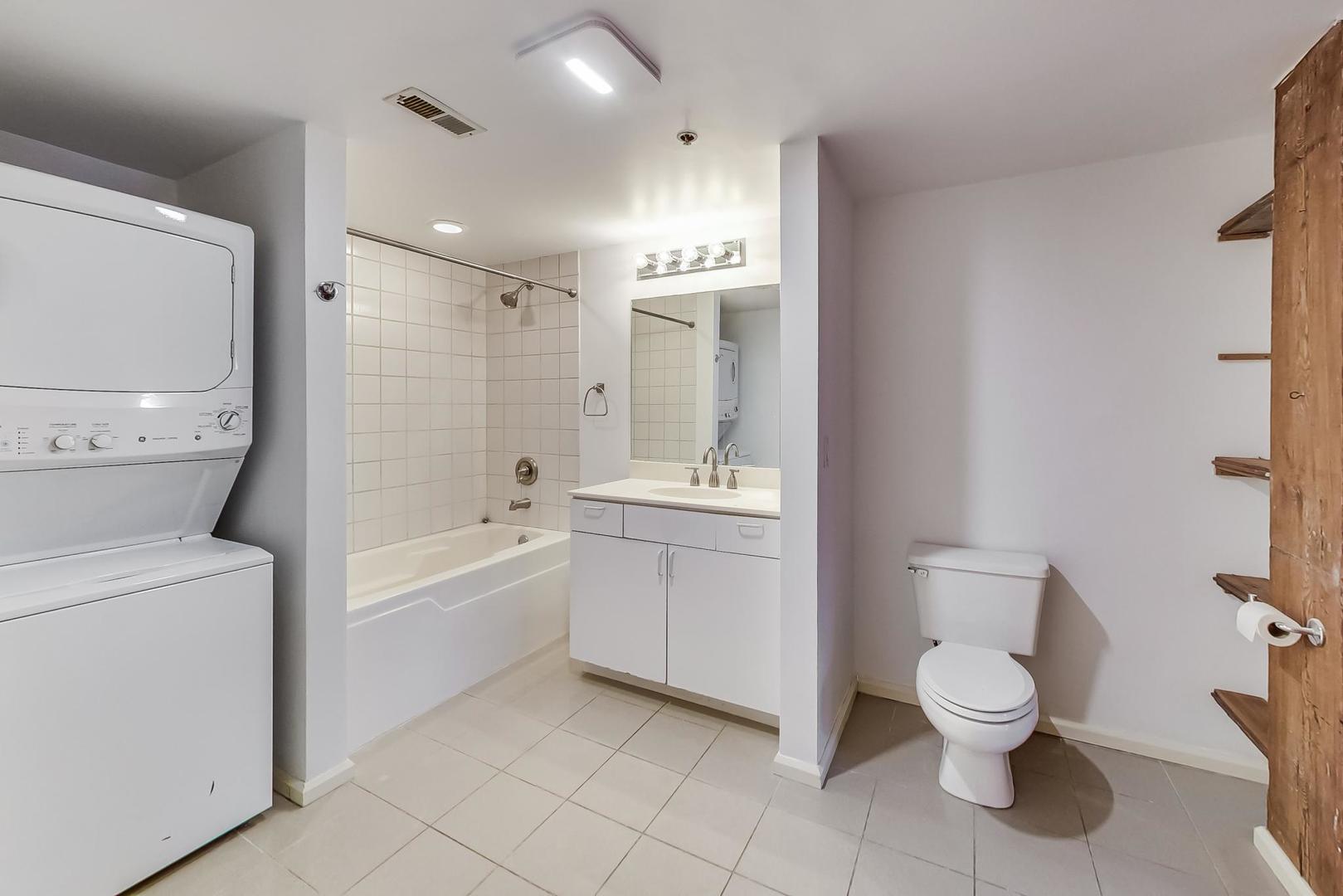 626 W Randolph Street Unit: 302