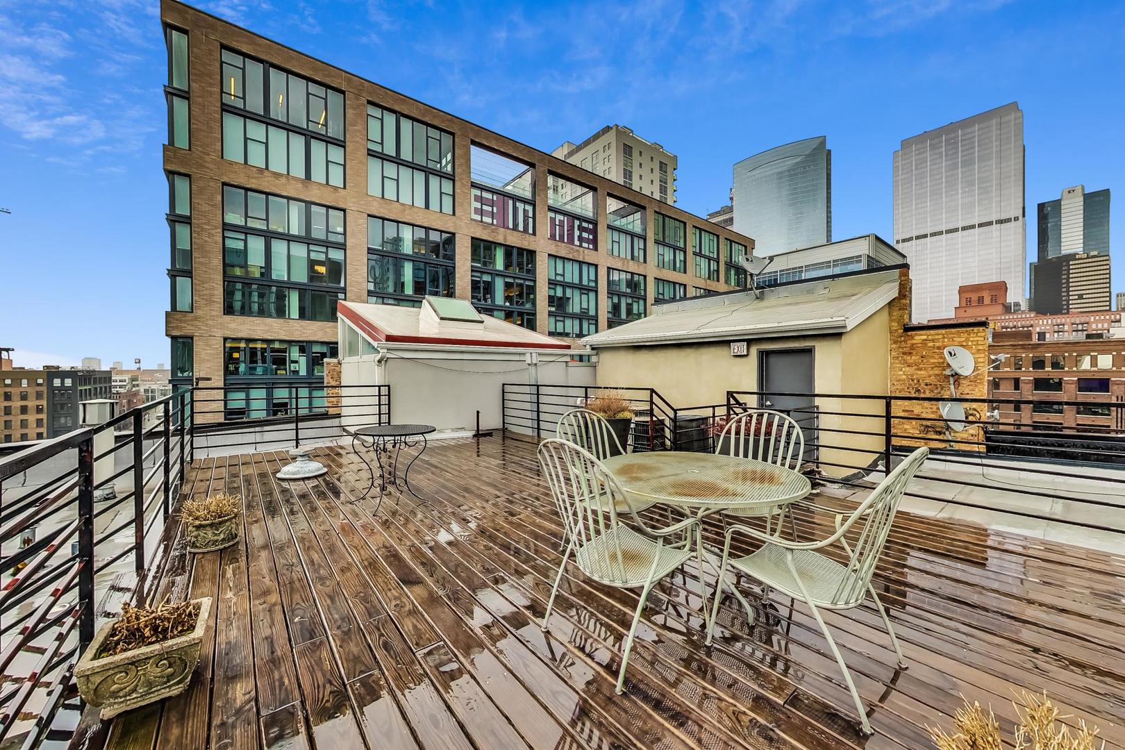 626 W Randolph Street Unit: 302