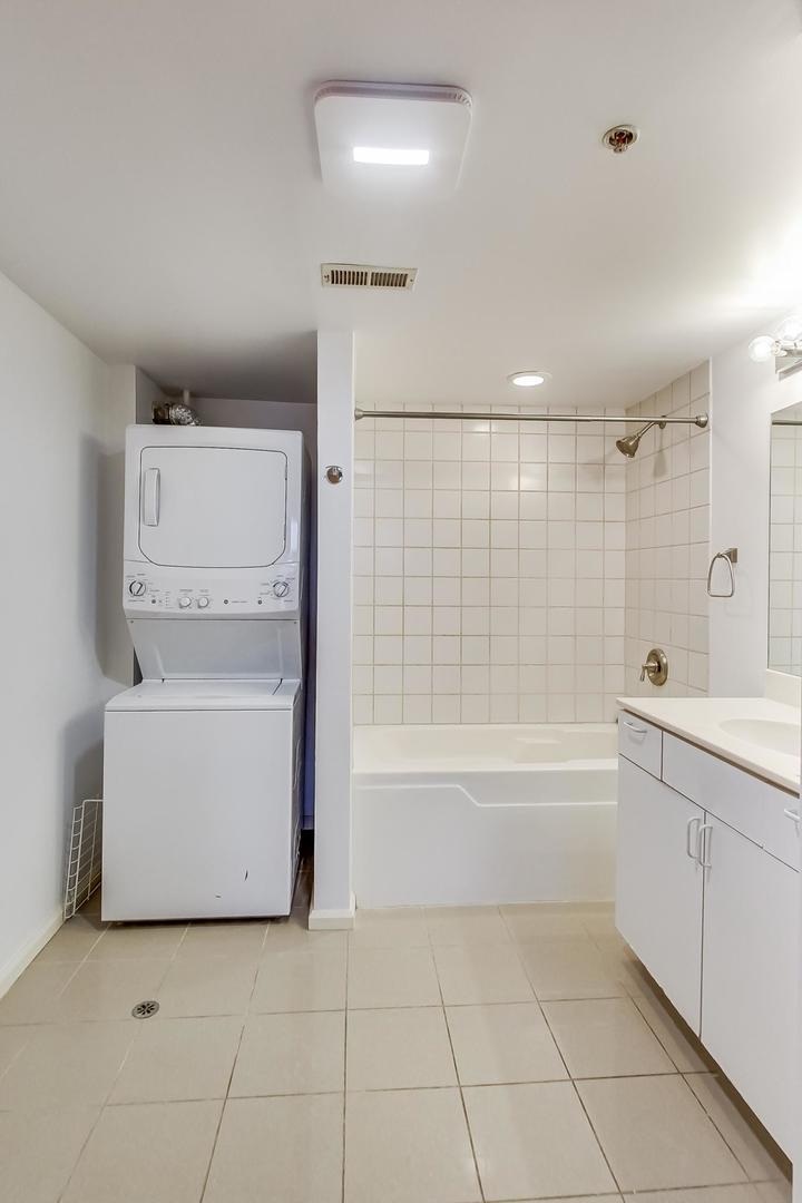 626 W Randolph Street Unit: 302