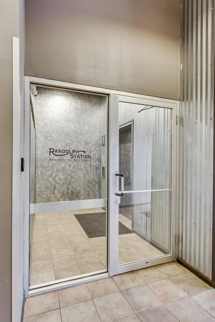 626 W Randolph Street Unit: 302