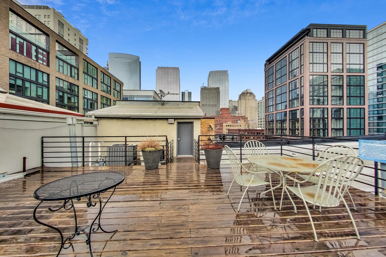 626 W Randolph Street Unit: 302