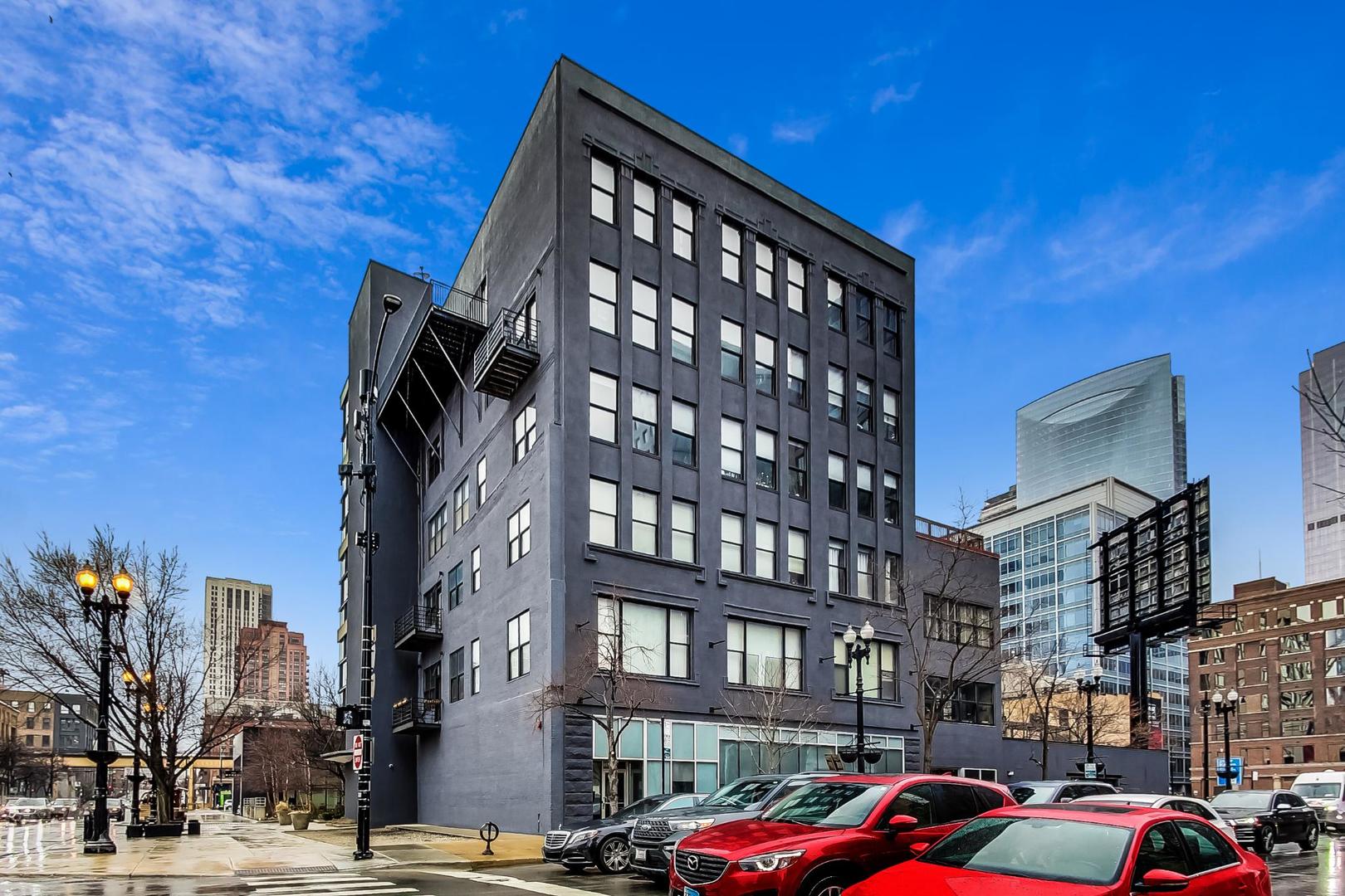 626 W Randolph Street Unit: 302