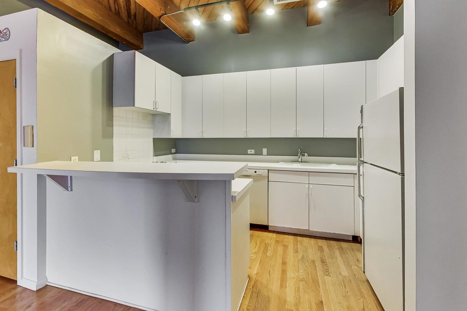 626 W Randolph Street Unit: 302