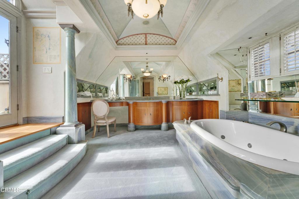 2441 S Oak Knoll Avenue