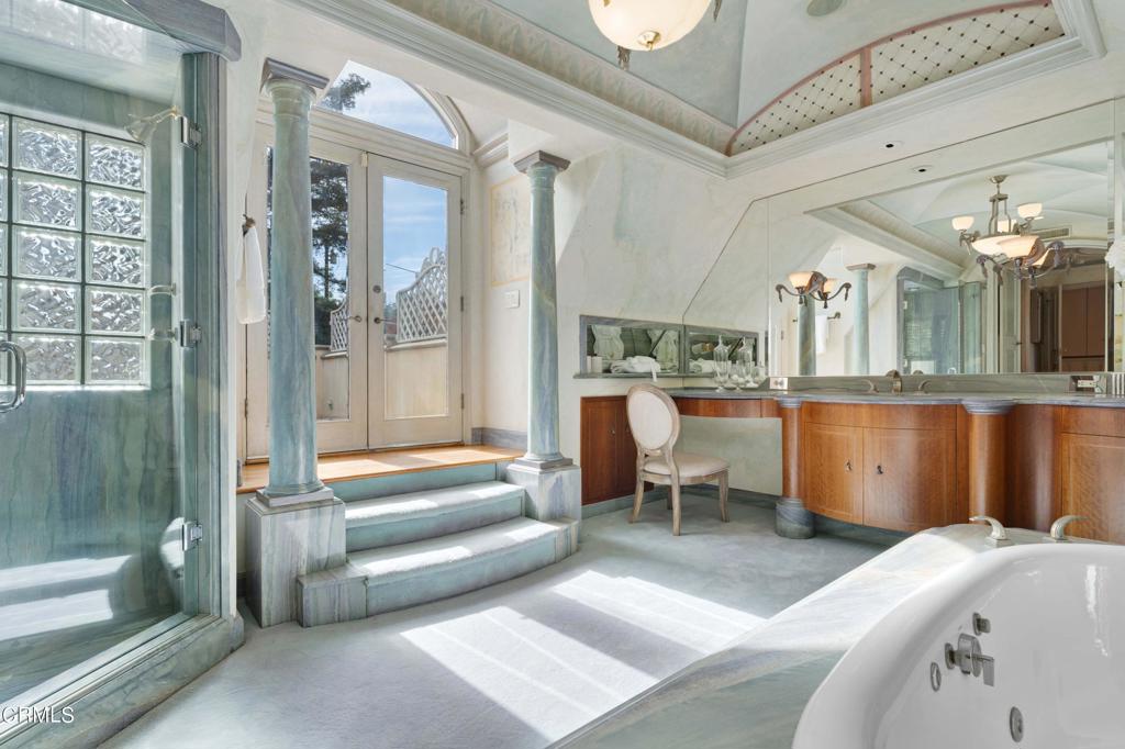 2441 S Oak Knoll Avenue