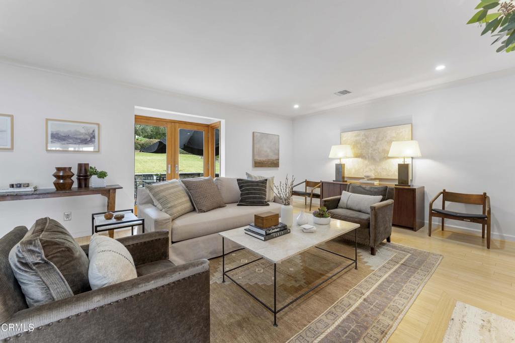 1752 E Altadena Drive