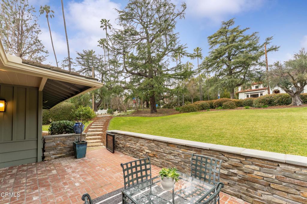 1752 E Altadena Drive