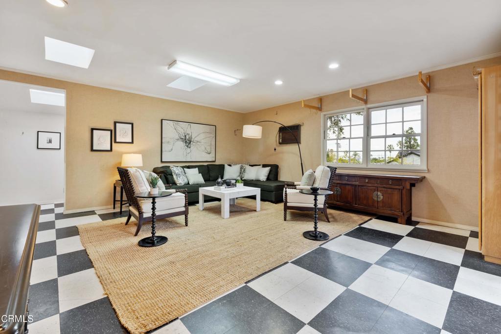 1752 E Altadena Drive