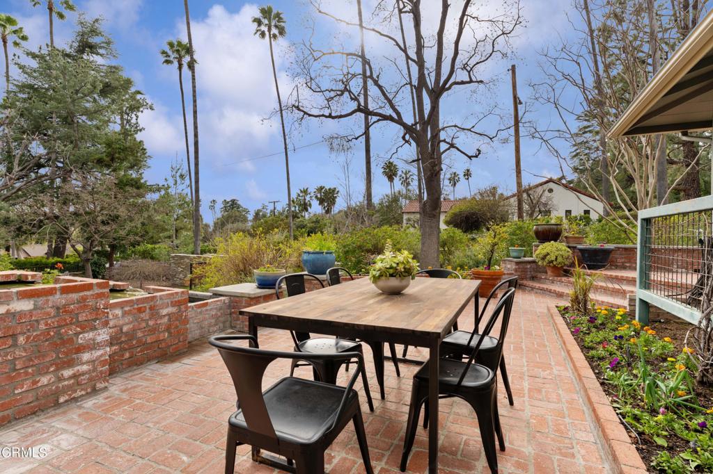 1752 E Altadena Drive