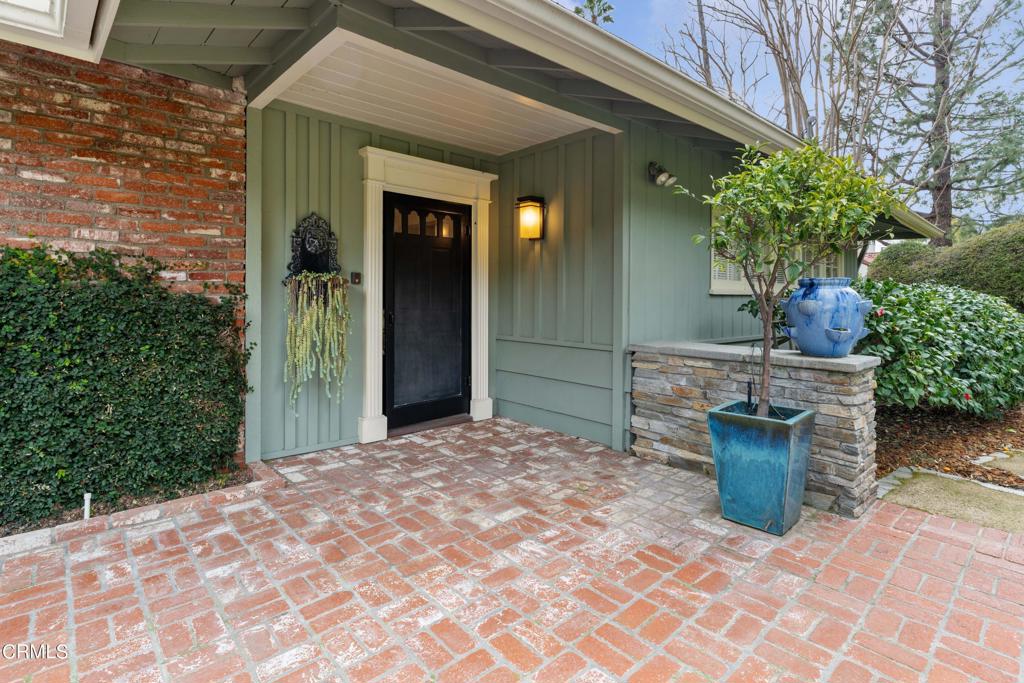 1752 E Altadena Drive