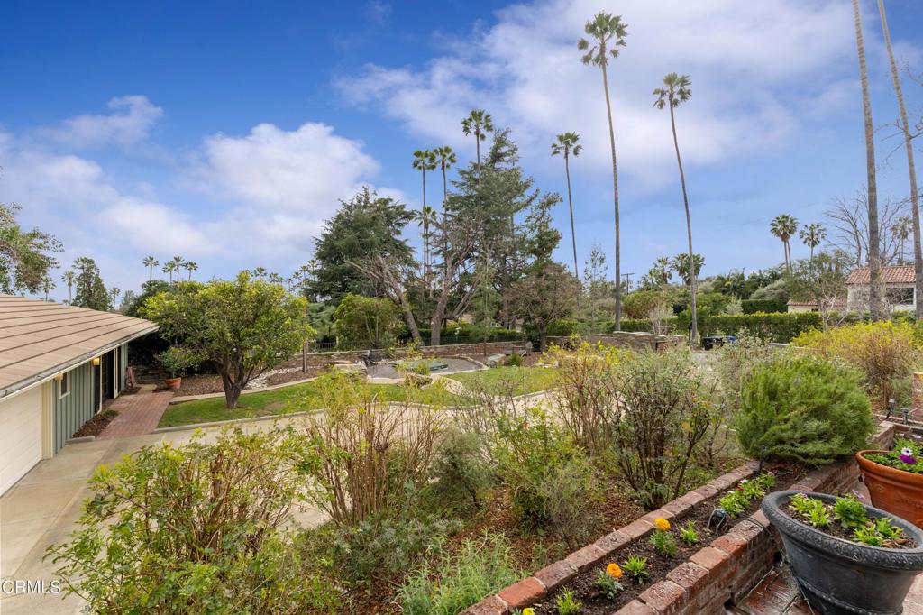 1752 E Altadena Drive