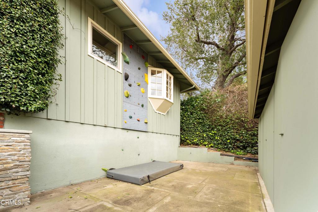 1752 E Altadena Drive