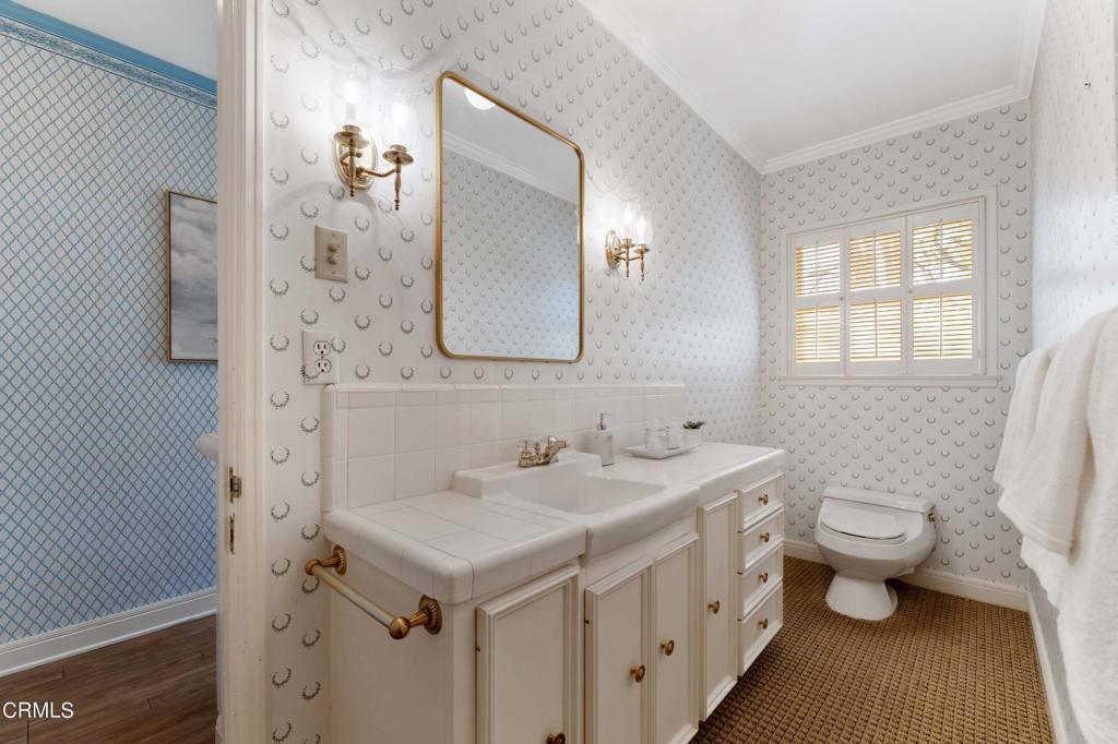 1752 E Altadena Drive